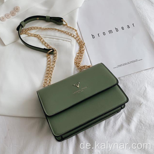 Kleiner Crossbody -Umhängetasche mit Kettenriemen